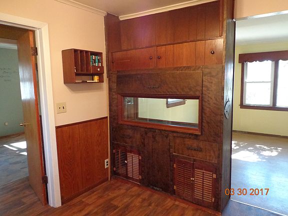 Built-in fishtank room divider from dinning room