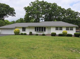 3456 Overton Dr, Waterford, MI 48328