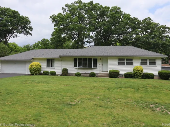 3456 Overton Dr, Waterford, MI 48328