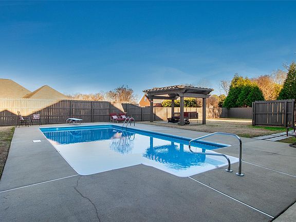 4th image of 776 Winding Wood Dr