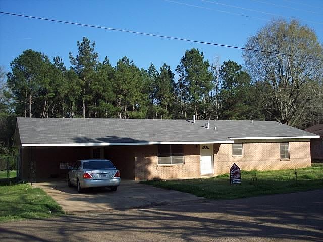 1st image of 301 Leslie Ln