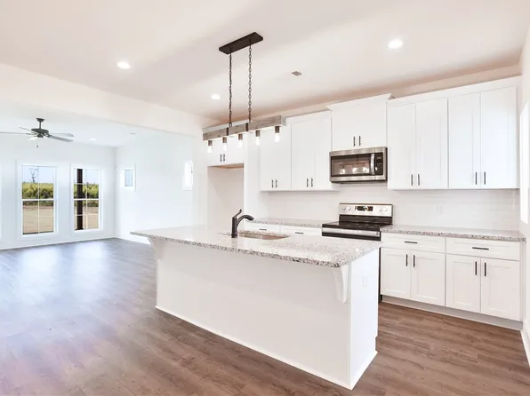 1004 Crossing Ct E, Valley, AL 36854