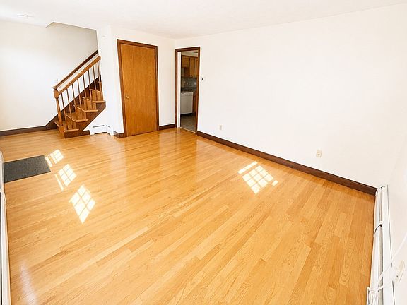 3rd image of 7 Ridge St #0