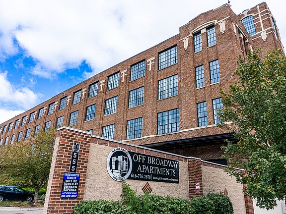 2nd image of 555 7th St NW #307A