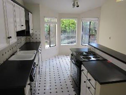 4th image of 15800 Village Green Dr Unit 3