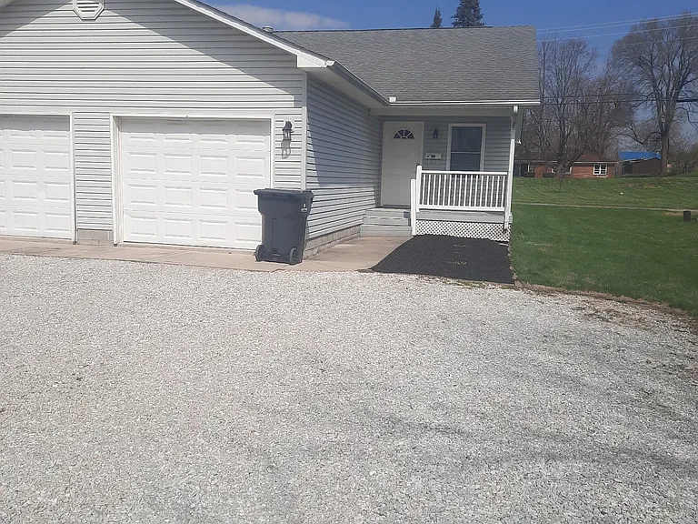 708 W Adams St — Photo 1