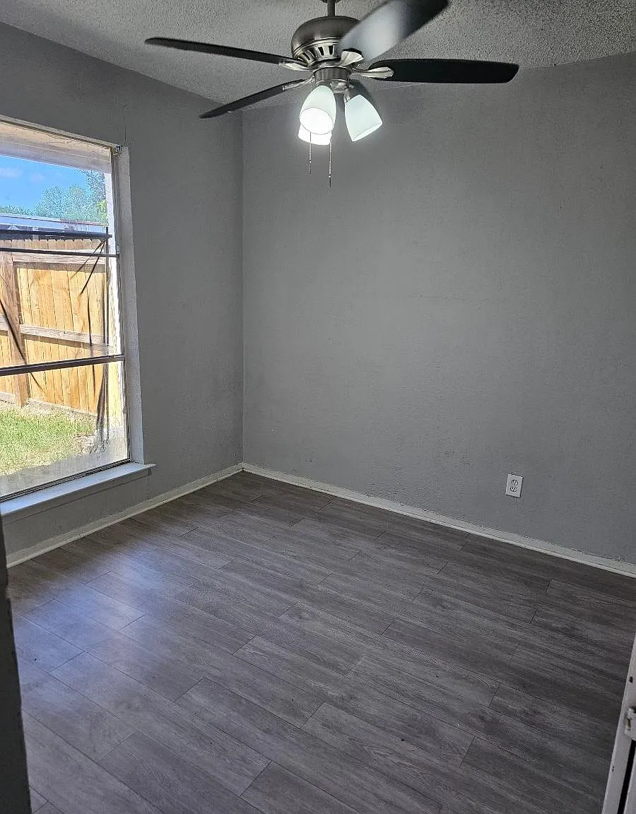 521 Arborview Dr — Photo 3