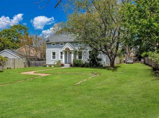 27 Shinnecock Rd, Hampton Bays, NY 11946