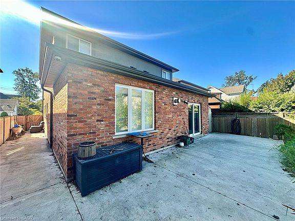 4th image of 5 Arden Ave