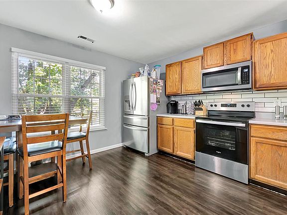 5th image of 940 Sugar Lake Ct #8-2NDFL