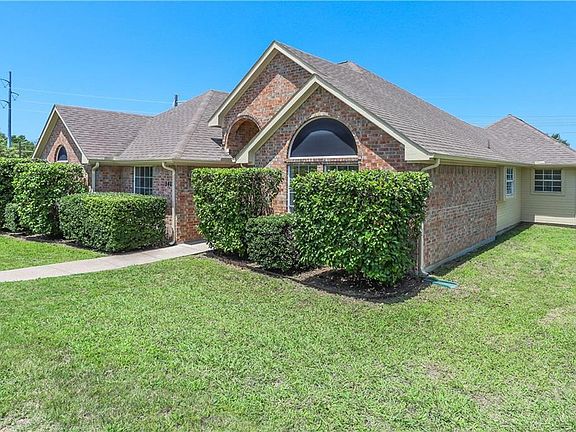 2nd image of 941 Royal Oaks Dr