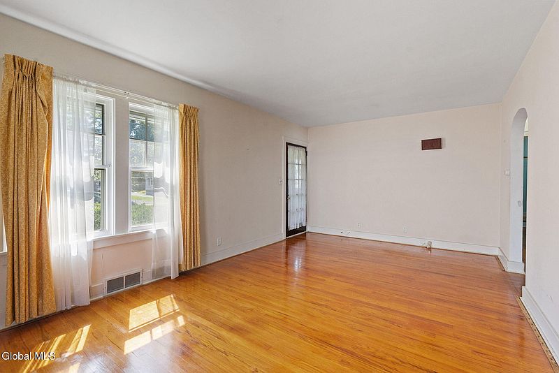 5th image of 143 5th Avenue