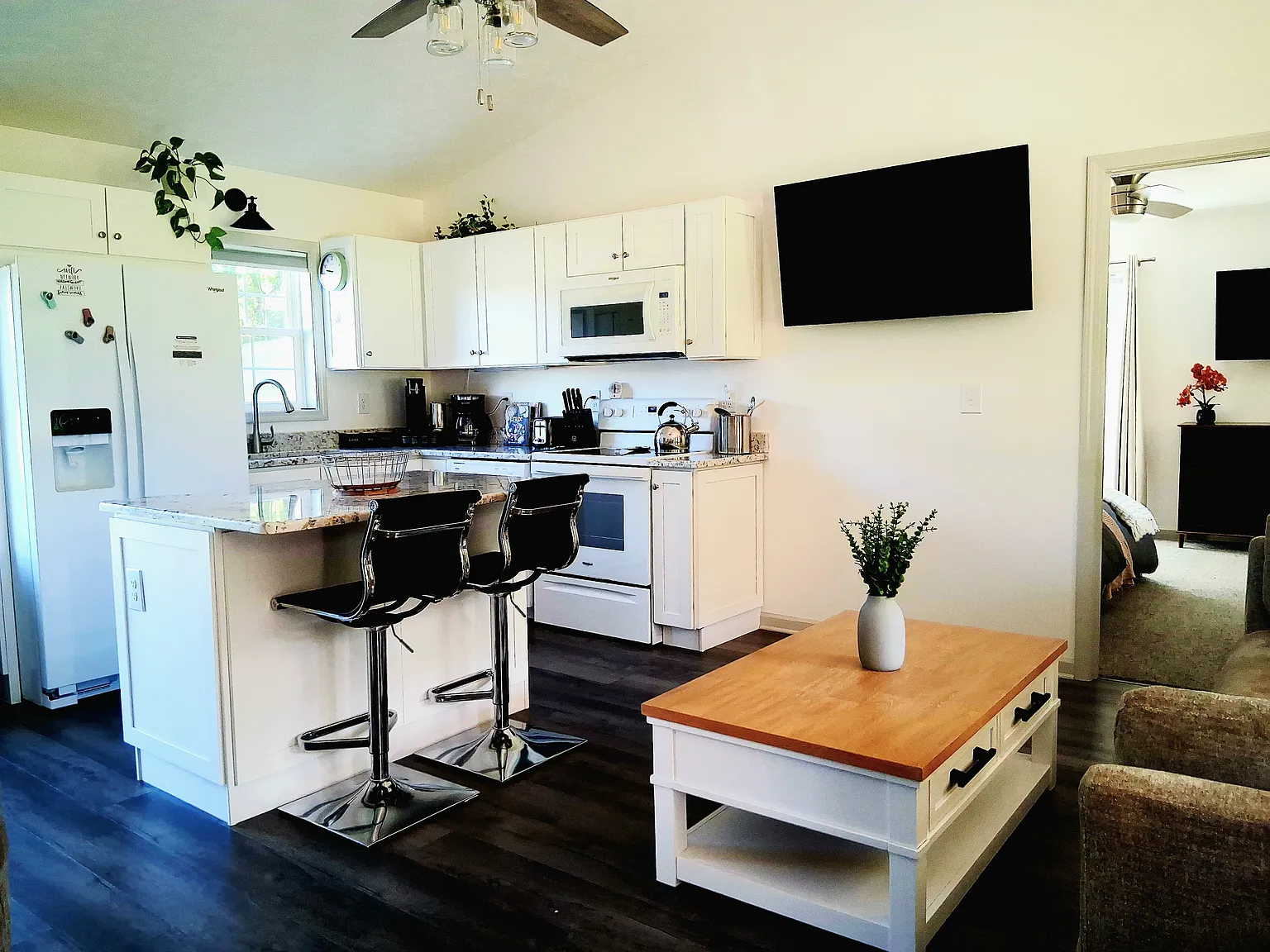 2 bed, 880 sqft, $2,195 — Photo 2