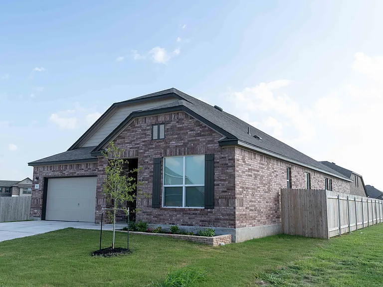 707 Dogwood St — Photo 1
