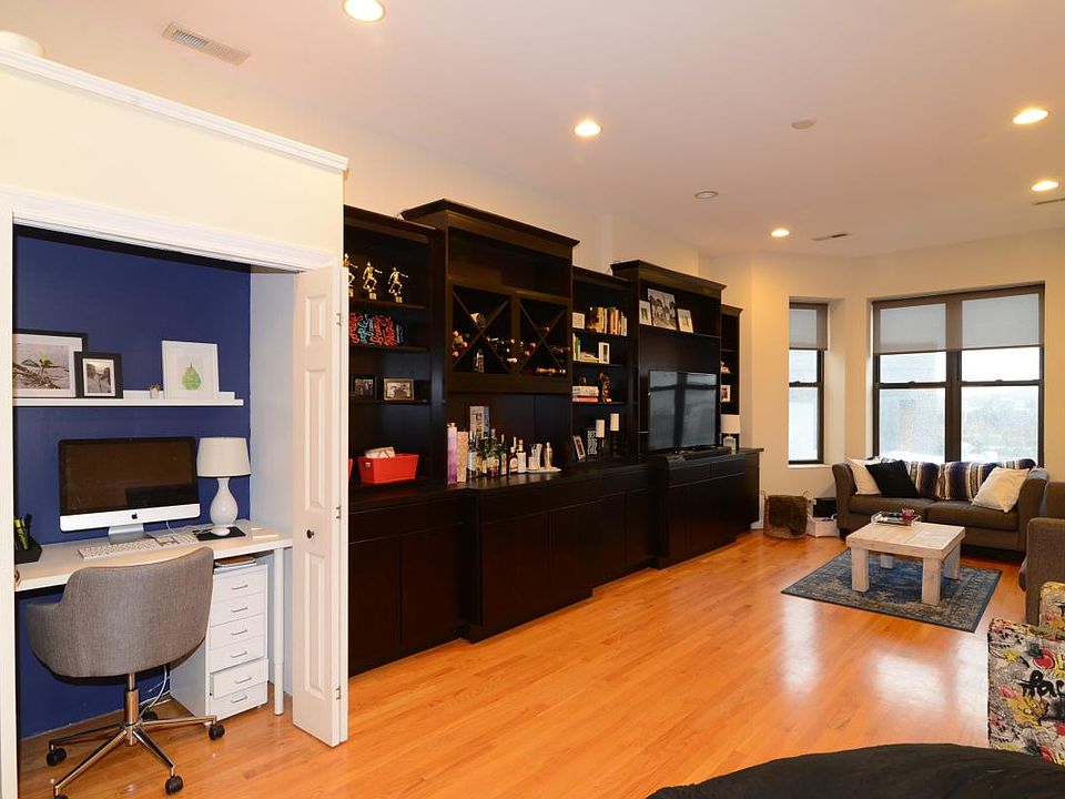 1st image of 705 N Milwaukee Ave APT 3F