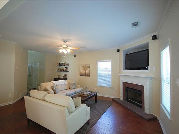 3rd image of 8674 Valmont Cir