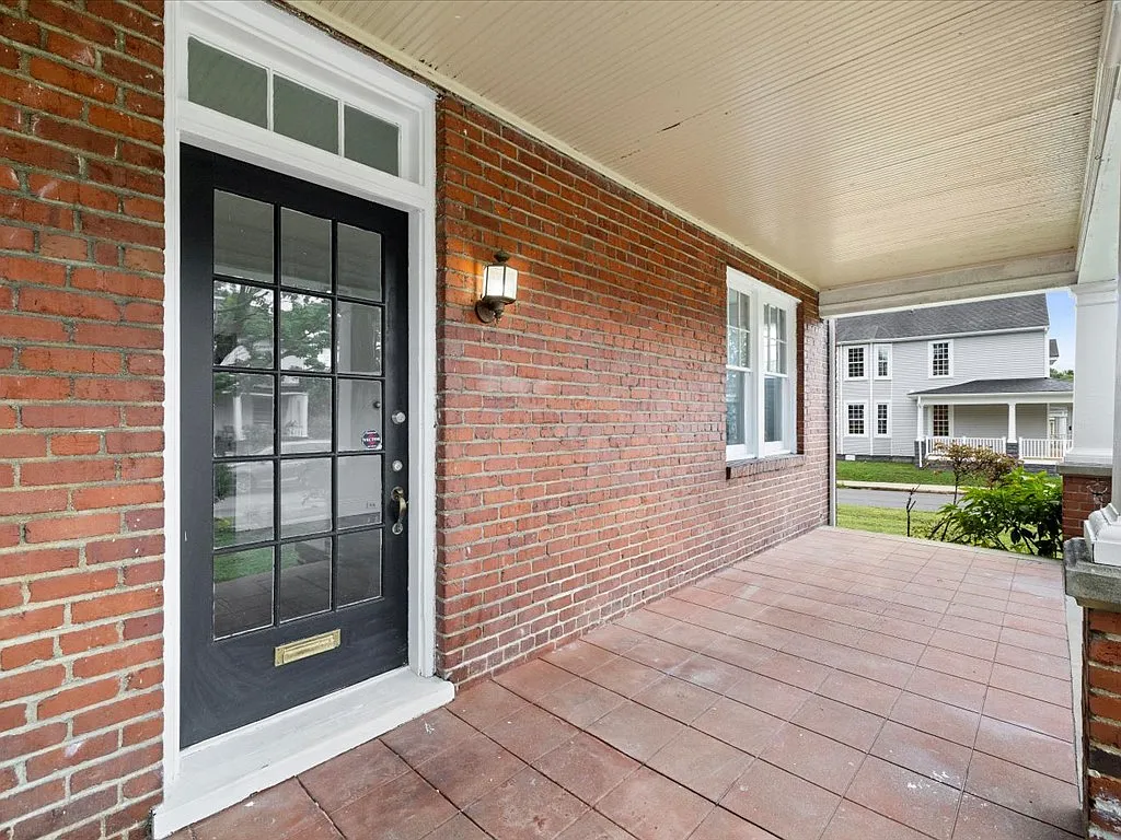 3 bed, 1.5 bath, 1792 sqft, $2,450 — Photo 1