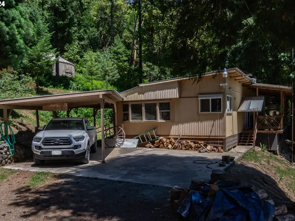 180 Pine St, Days Creek, OR 97429