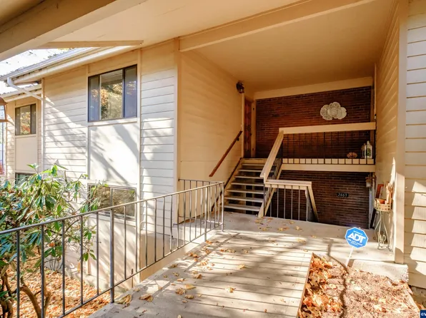 2461 Crestview Dr S, Salem, OR 97302