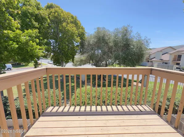175 Village Circle Dr, Lompoc, CA 93436