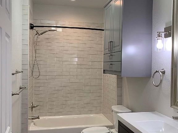 4th image of 803 N McKinney St #1/2