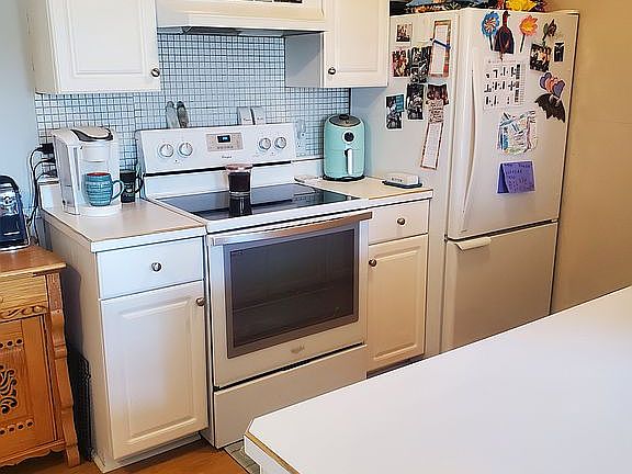4th image of 401 SE Lowell Dr APT 6