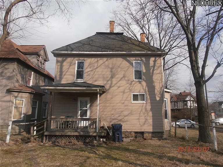 2nd image of 1031 Cherry Ave NE