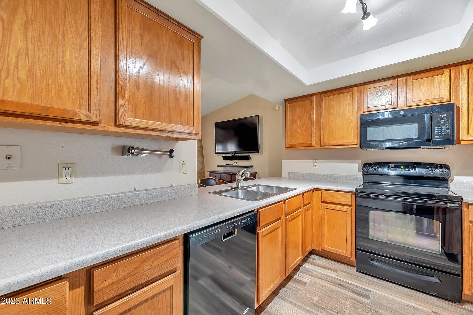 3 bed, 1558 sqft, $2,800 — Photo 2