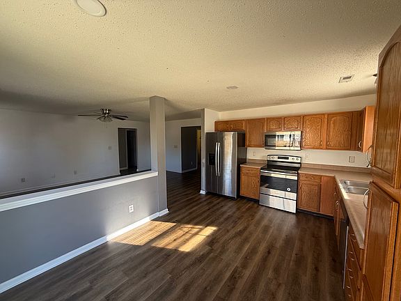 3rd image of 9654 Thomas Ln