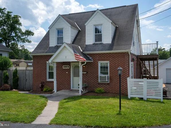 120 Middle St, Pleasant Gap, PA 16823
