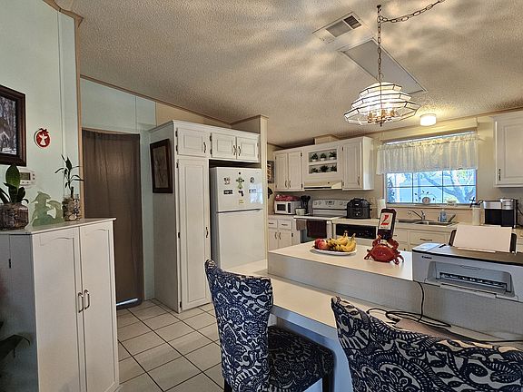 3rd image of 235 Costa Rica #305