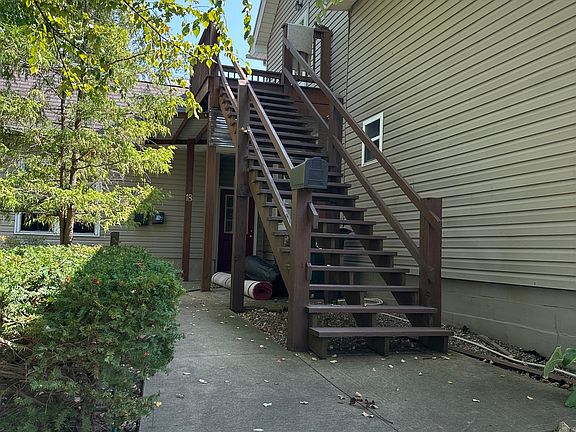 2nd image of 18 1/2 E Salem St