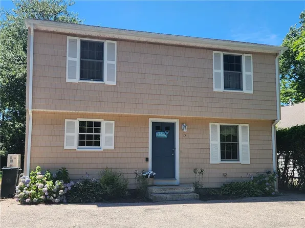 13 Deangelis St, Narragansett, RI 02882