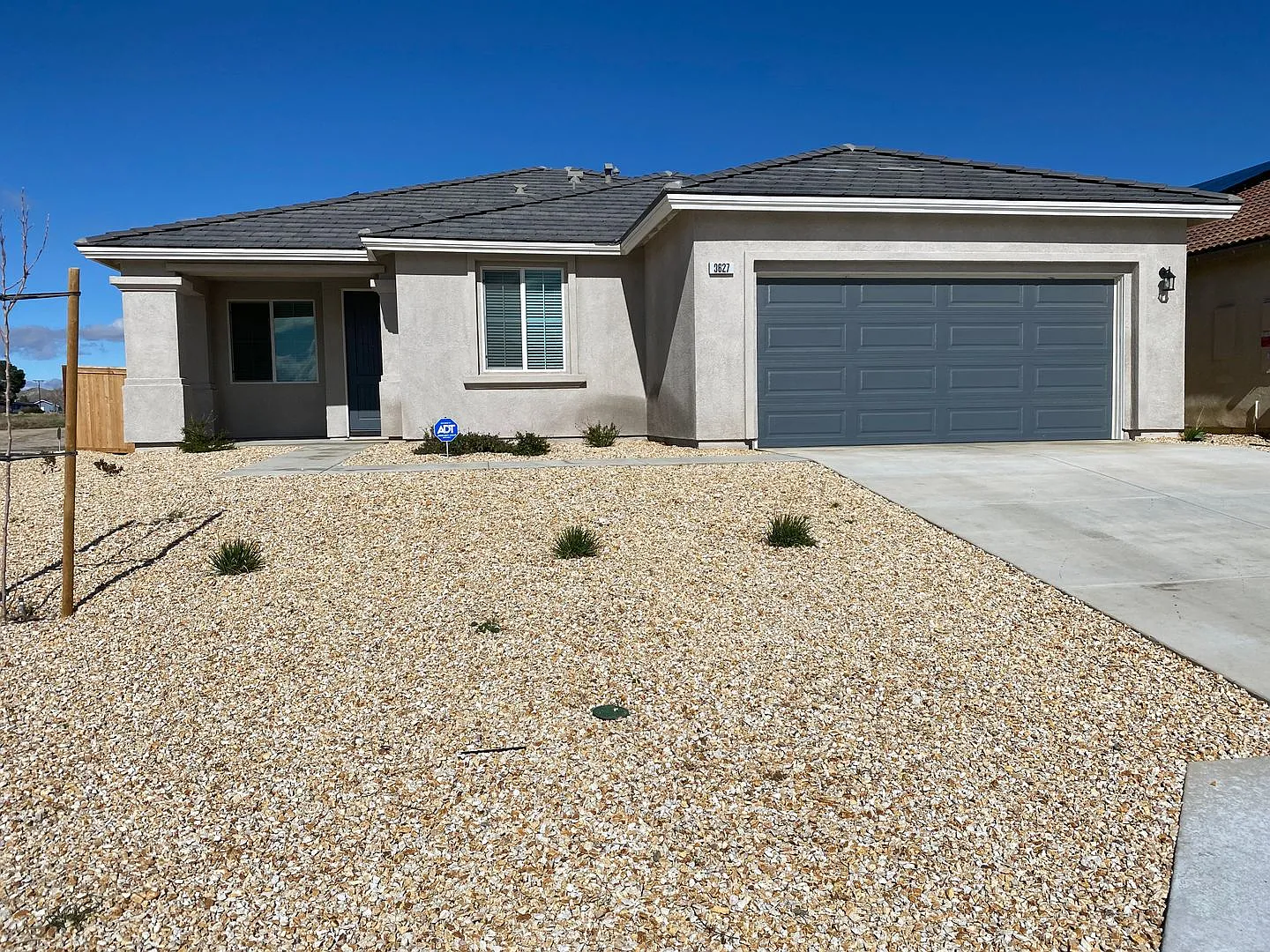 Gorgeous Rosamond 4 Bedroom — Photo 1