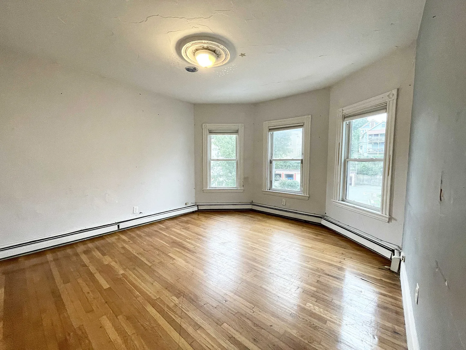 5 bed, $5,200 — Photo 3