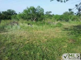 381 Dewey Ln, Seguin, TX 78155