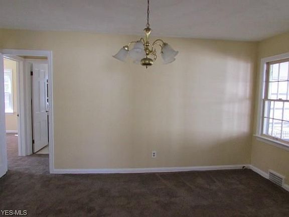 4th image of 2523 Wyandotte Ave