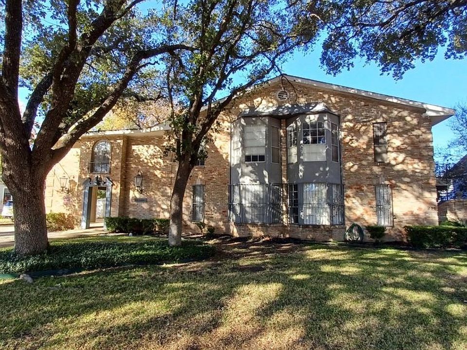 1st image of 215 E Mistletoe Ave #A