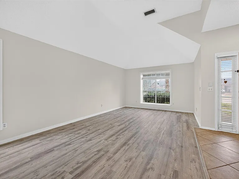 1035 Cascade Creek Dr — Photo 22