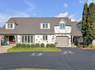 2707 W Cassel Ln, Mequon, WI 53097