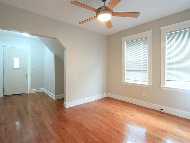 121 Yale St — Photo 6