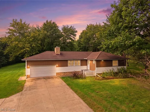 18328 Haskins Rd, Chagrin Falls, OH 44023