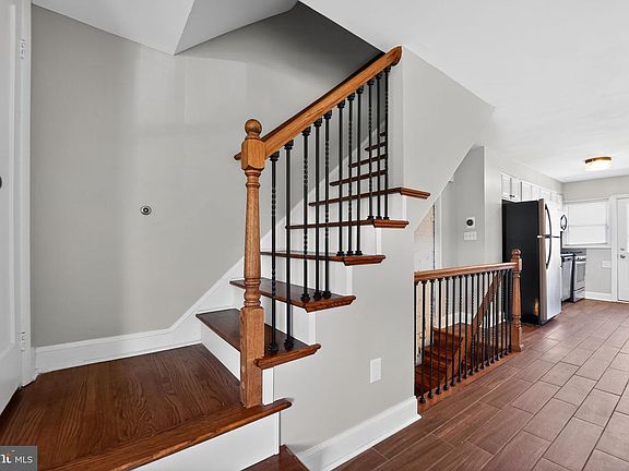 3rd image of 1018 W 43rd St