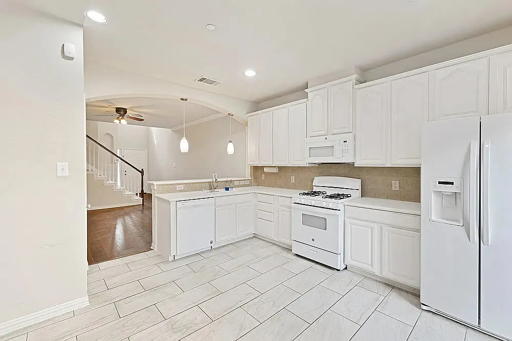 3 bed, 1812 sqft, $2,500 — Photo 2