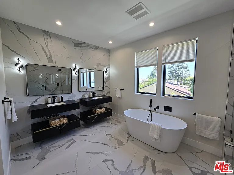 5012 Enfield Ave — Photo 34