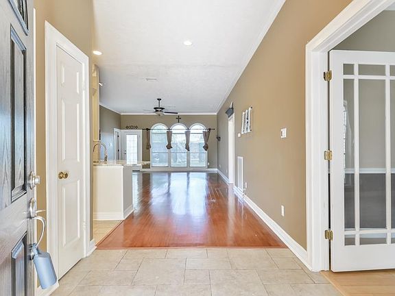2nd image of 2912 Meadow Brook Dr