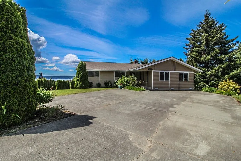 5 bed, 3.0 bath, 3416 sqft, $3,800 — Photo 2