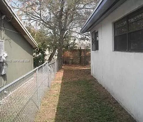 1941 NW 152nd Ter — Photo 5