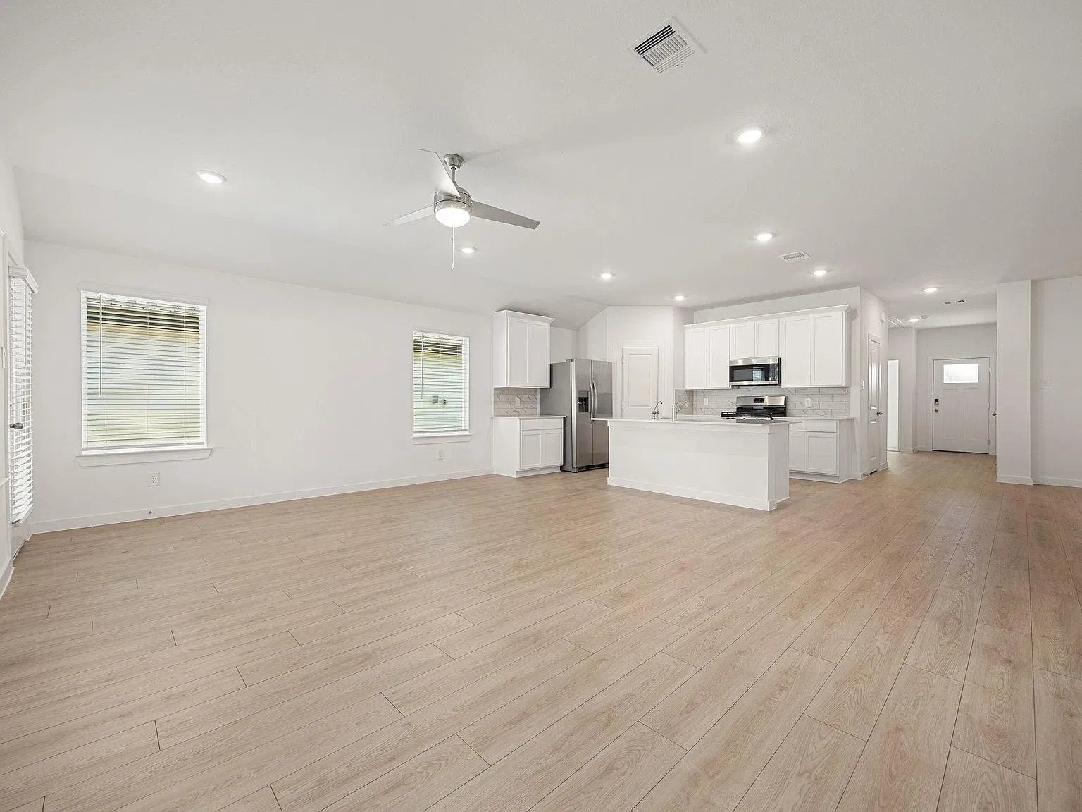 4 bed, 3.0 bath, $2,350 — Photo 3