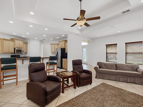4th image of 22 Bethpage Dr